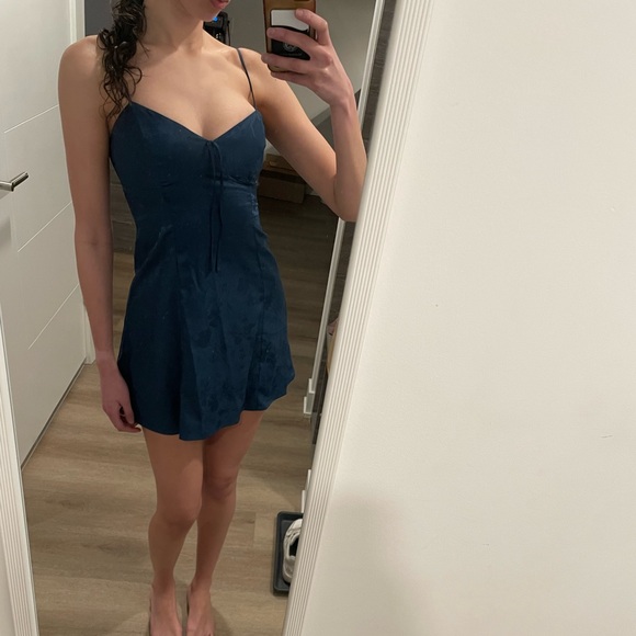 Semi Formal Garage Dress (NEW) - Picture 2 of 9